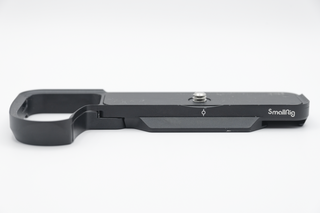 SmallRig Nikon Z30用ベースプレートのレビュー: そのメリットと