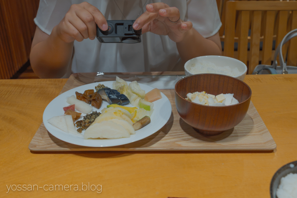 漬物バイキングを楽しんでいる際の写真
