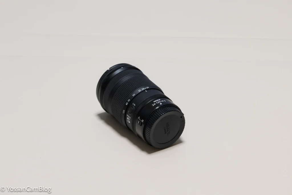 NIKKOR Z 24-120mm f/4 Sを白い背景に置いた物撮り